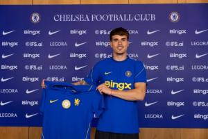 继续补强！官方：切尔西签下28岁左后卫查瓦里亚，总价2100万欧